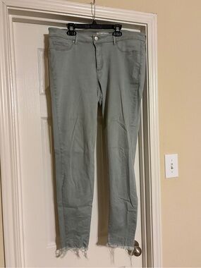 Jessica Simpson Cropped Jeans in Sage